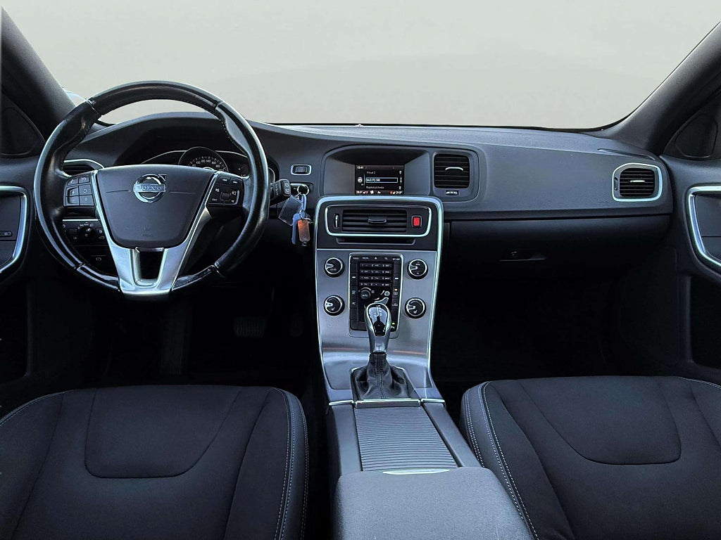 Volvo V60 D4 AWD Geartronic Dragkrok Nyservad V-hjul Värmare Hemleverans - miniatyr 10