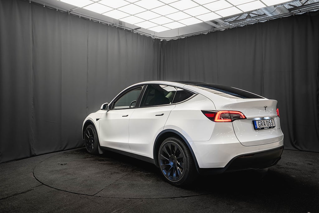 Tesla Model Y Long Range AWD 20'' DRAG PANO LÄDER 1-ÄGARE MOMS