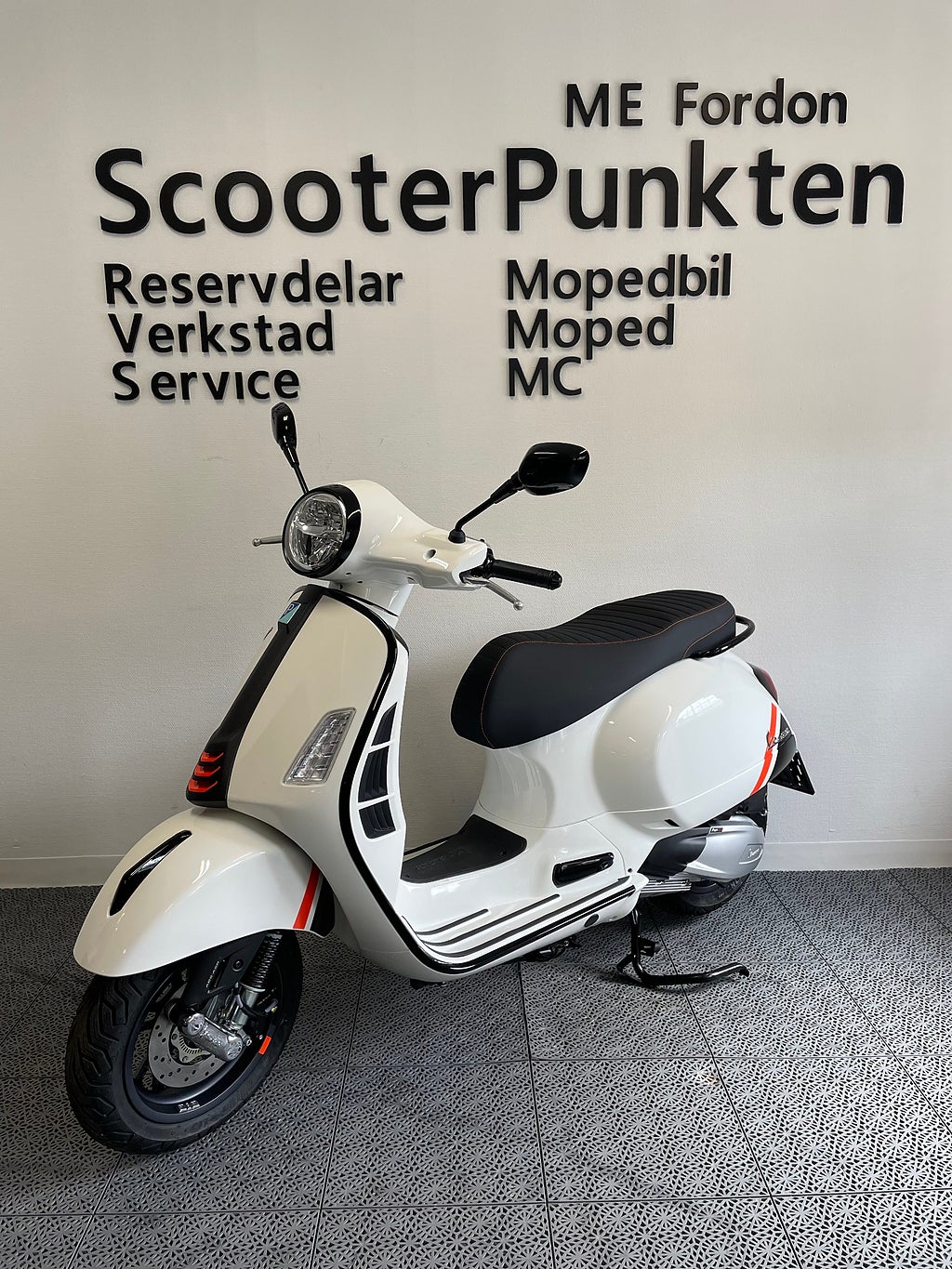 Vespa GTS 300 SUPER **MC**  