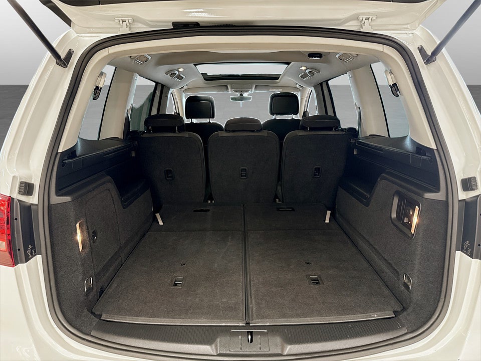 Bild på Volkswagen Sharan Base 2.0 TDi 150hk AWD 7-SITS PANO B-KAMERA