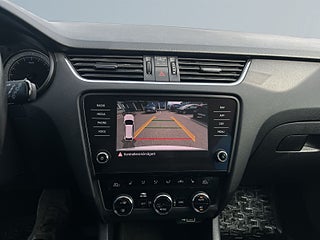 Skoda Octavia Kombi 1.5 TSI Sov-däck/Kamera/P-sens/Skinn/Lågskatt