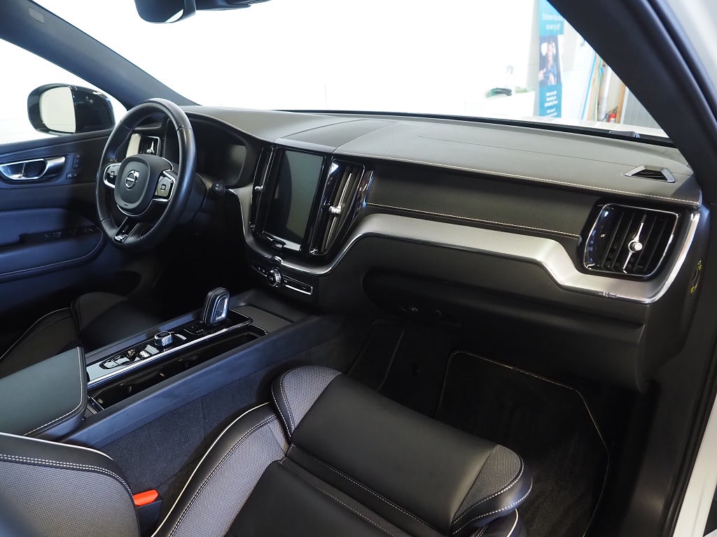 Volvo XC60 T8 Twin Engine 392hk AWD  R-Design |Drag|Pano|Navi|21"| 2020