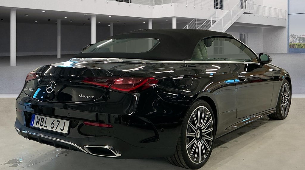 Mercedes-Benz CLE 300 4MATIC Cabriolet AMG Premium Läder Drag Burmester - bild 2