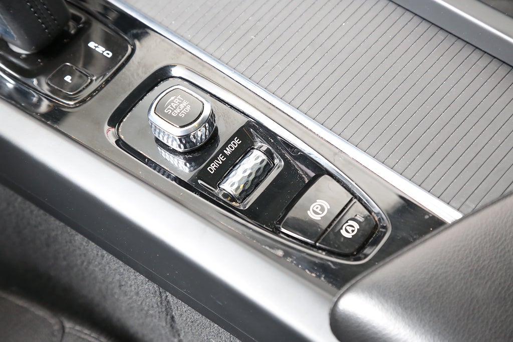 Volvo XC60 T8 Twin Engine AWD Momentum Edt Aut Pano Drag Leasbar 2020