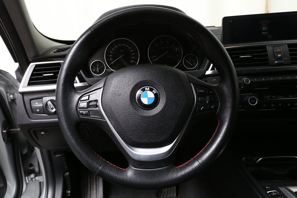 BMW 330e Sport line Sedan 252hk | Navi | Hi-Fi | P-Sen | BT | 2018