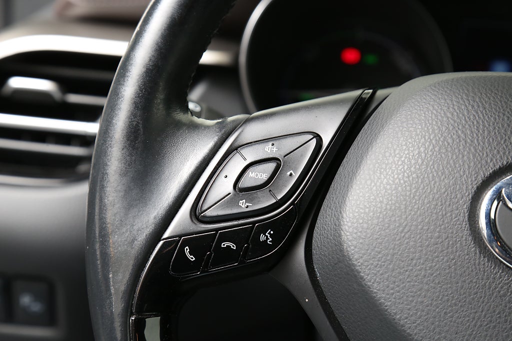 Toyota C-HR 1,8 Hybrid 122hk Executive Aut Skinn JBL Motorv Drag 2018