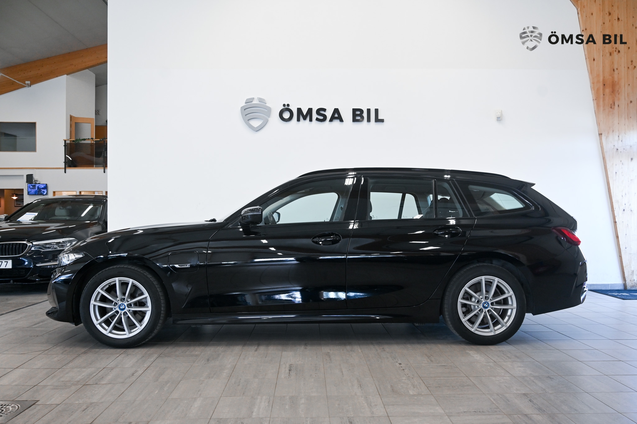 BMW 330 2023, kuva 6/10