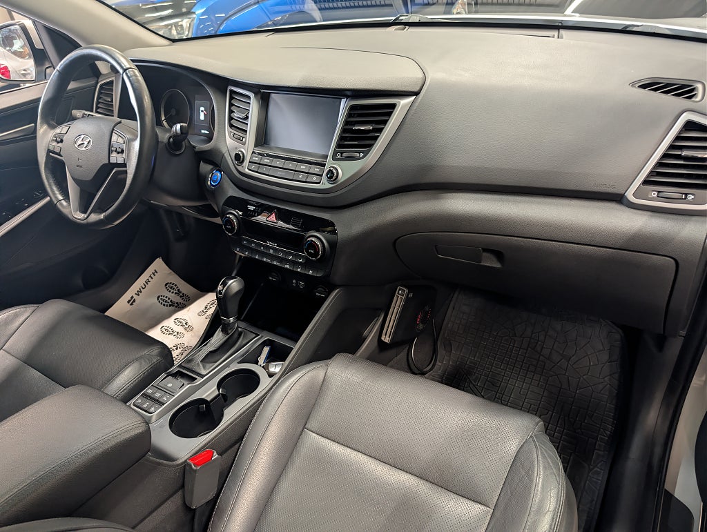 Hyundai Tucson 2.0 CRDi 4WD Premium Aut/Drag/Pano/M-värm/SoV thumbnail