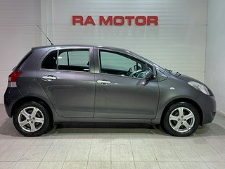 Halvkombi Toyota Yaris 7 av 19