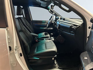 Toyota Hilux Dubbelhytt 2.8 4WD Invincible MOMS/MoK/Skinn/Kamera/SoV – bild 10