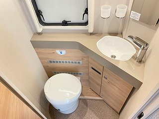 Husbil-halvintegrerad Dethleffs Pulse Classic 7051 14 av 32