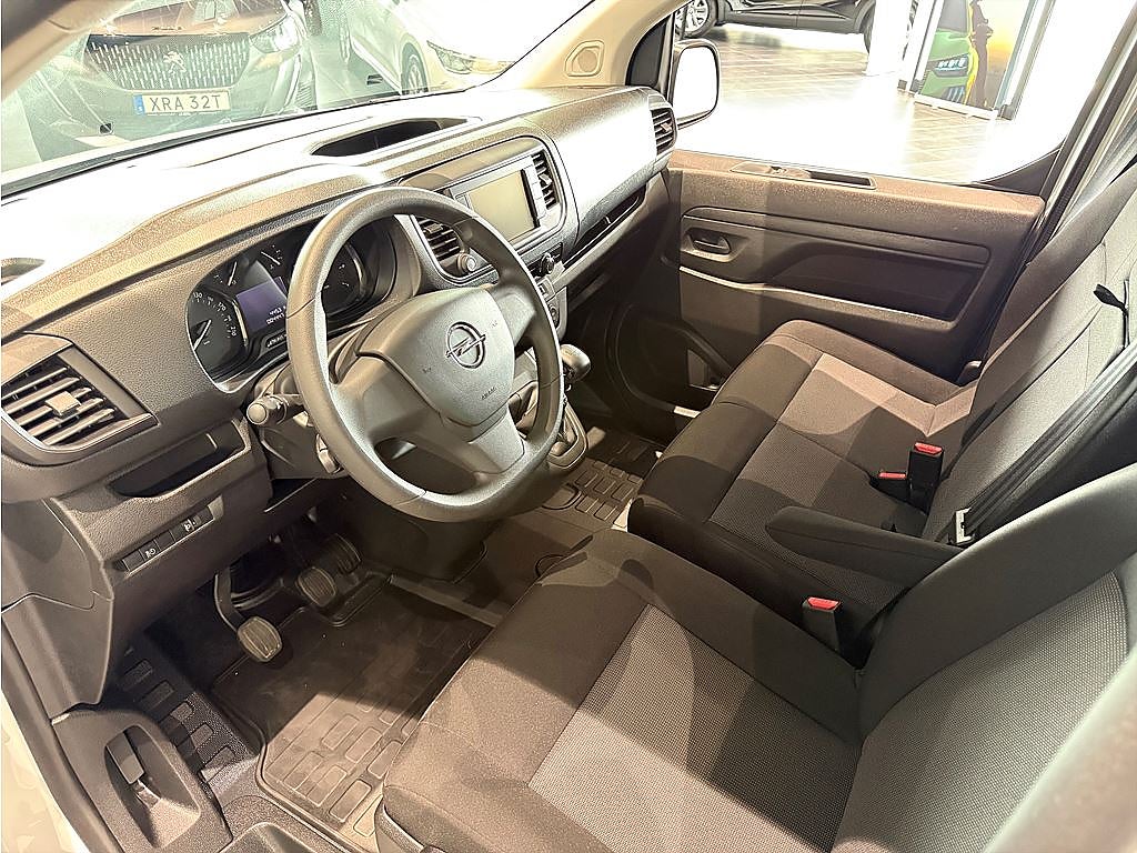 Bild på Opel Vivaro Business 2.0 BHDi 145hk L3 - B-KAMERA, DRAG