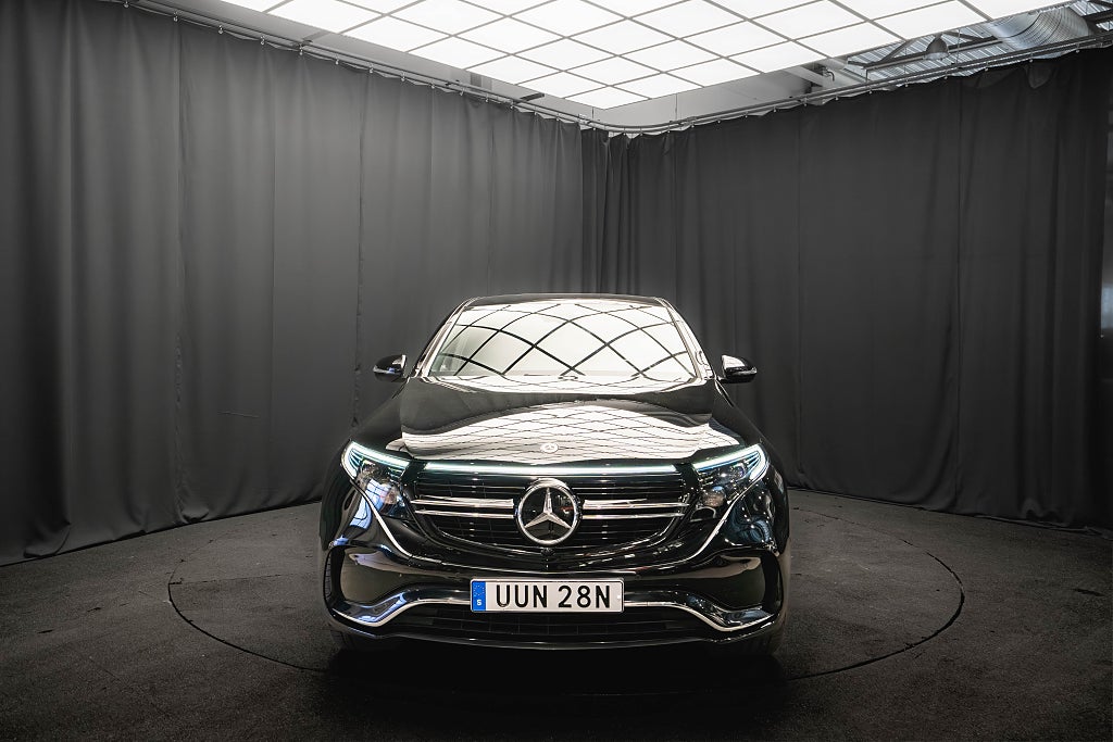 Mercedes-Benz EQC 400 4M AMG DISTRONIC+ KAMERA KEYLESS IHC+ 1-ÄGARE MOMS