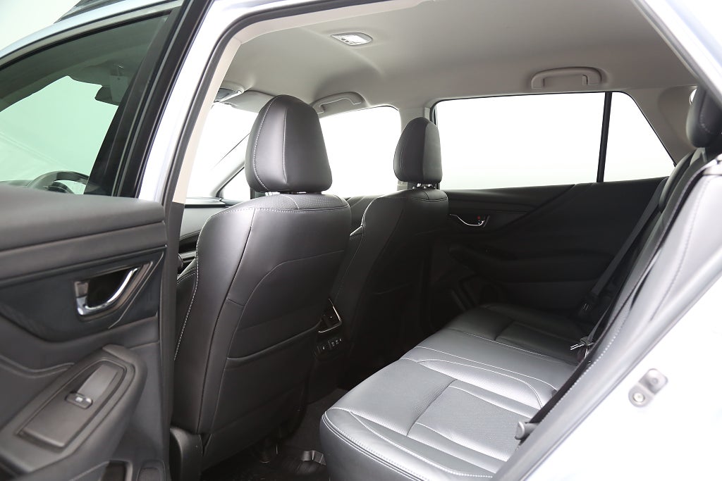 Subaru Outback 2,5i 169hk XFuel Limited AWD Skinn Drag 2021