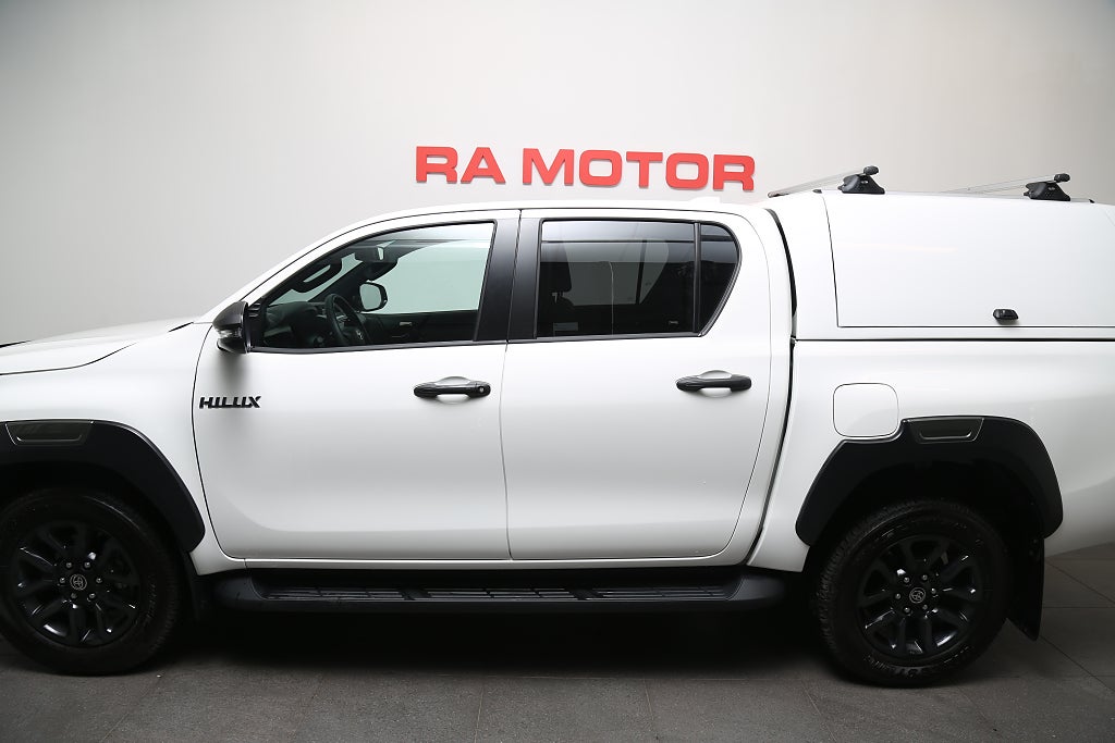 Toyota Hilux Dubbelhytt 2,8 MHEV 204hk Invincible 4WD Flak/Kåpa Moms 2026