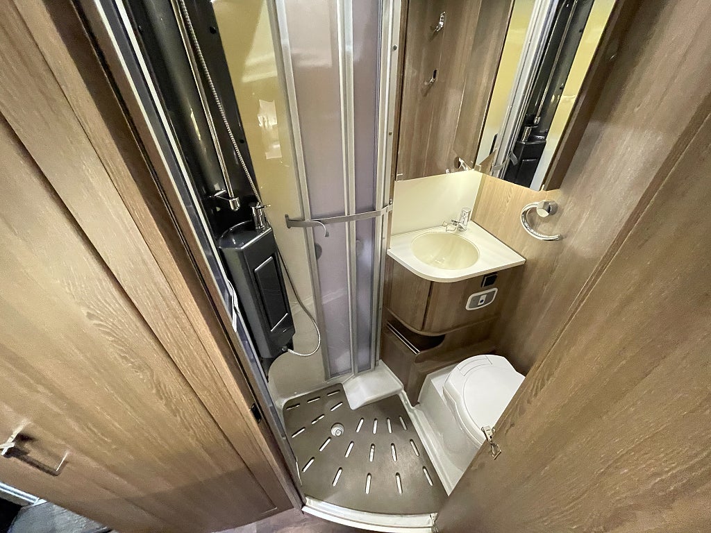 Kabe TMI 810 LGB / Hyd-Stöd/Aut180hk/Solcell/ALDE/Tandem  - Kabe