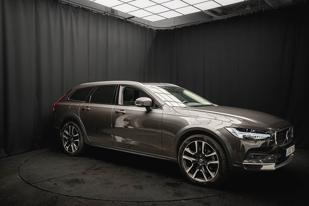 Volvo V90 Cross Country B4 AWD ULTIMATE PANO LÄDER DRAG H/K HUD 360° D