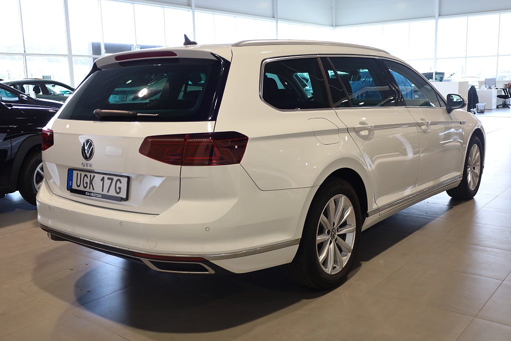 Volkswagen Passat GTE 218hk Executive / Business / Värmare / Navi 2022