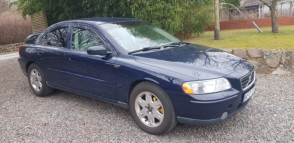 Volvo S60  T5 260hk manuell 6 växlad