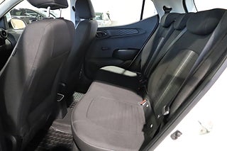 Halvkombi Hyundai i10 11 av 23