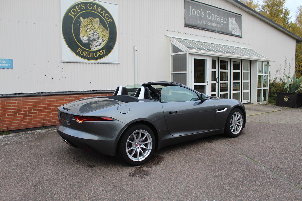 Jaguar F-TYPE P300, lågmilare, Meridian, nyservad etc