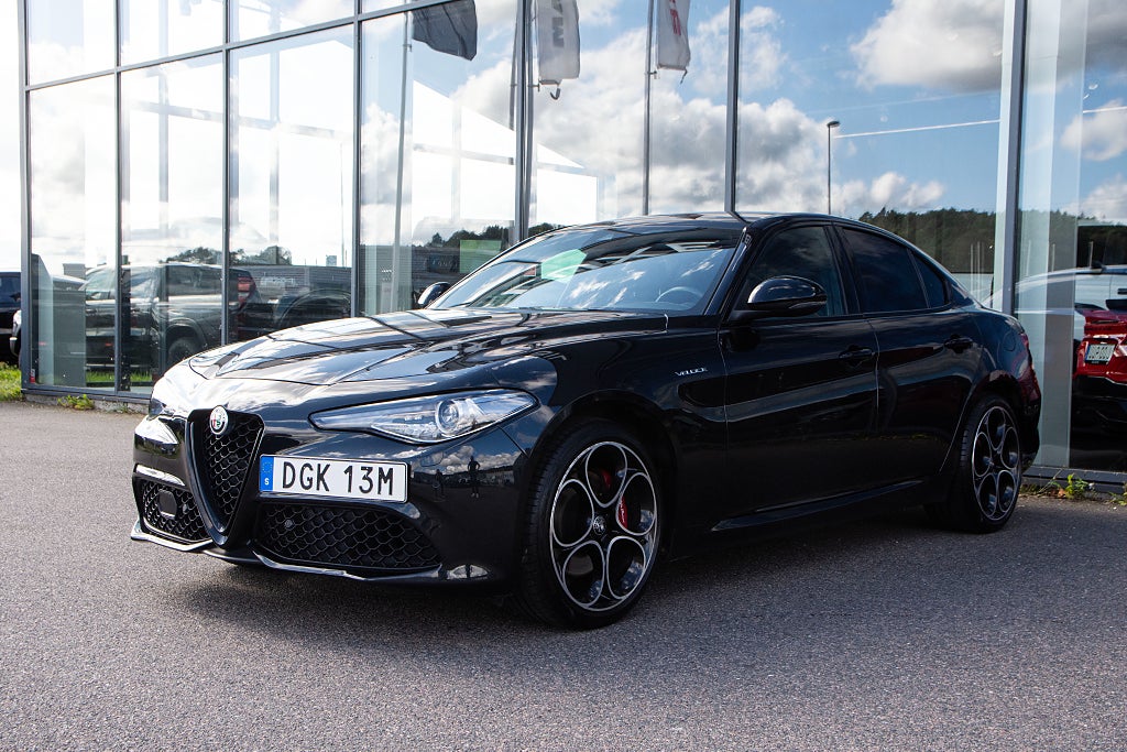 Alfa Romeo Giulia Veloce 2.0 280HK Turbo AT8 AWD / Moms /