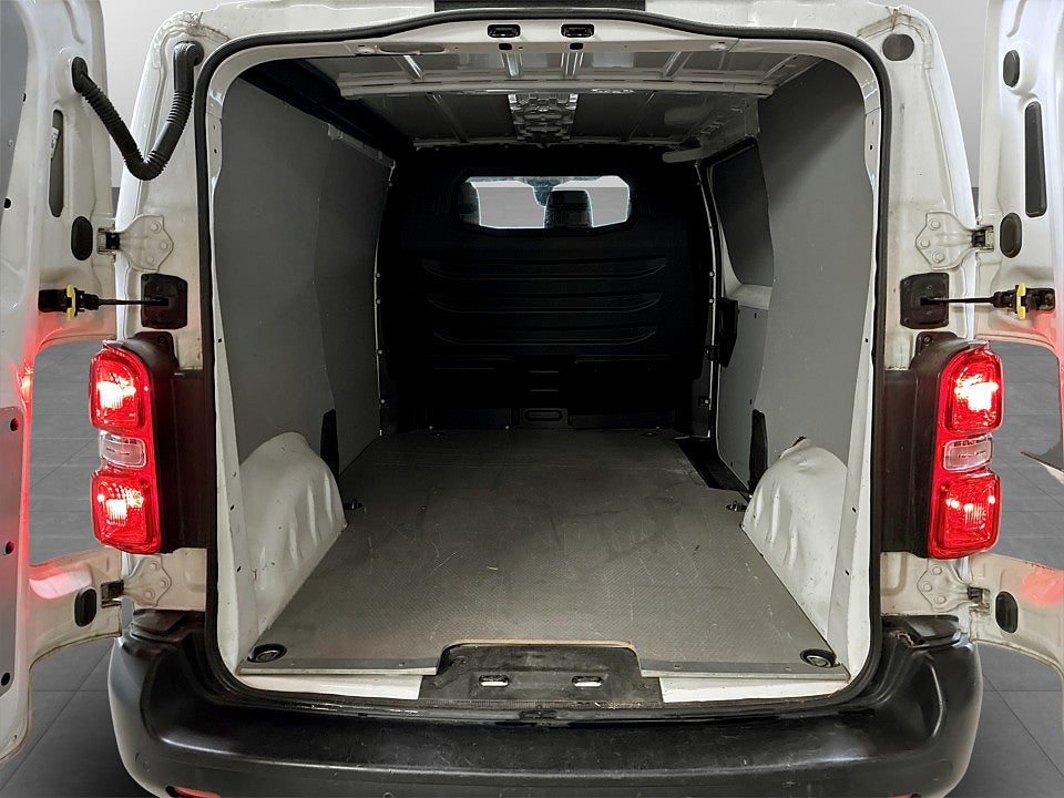 Bild på Citroën Jumpy New Business 1.5 BHDi 120hk L2 CARPLAY P-SENSORER BAK 