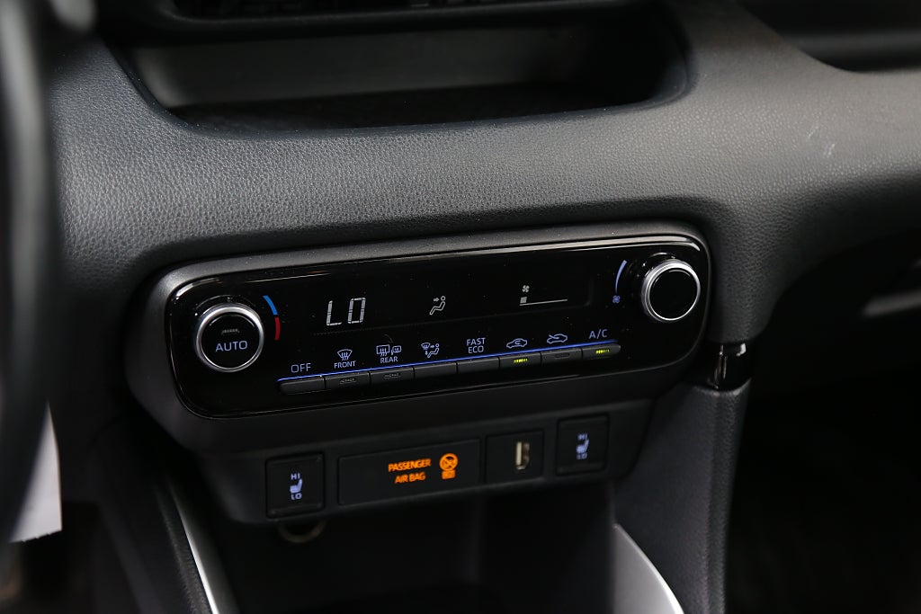 Toyota Yaris 1,5 VVT-i Hybrid CVT Active Kamera 1ägare Motorvärmare 2021