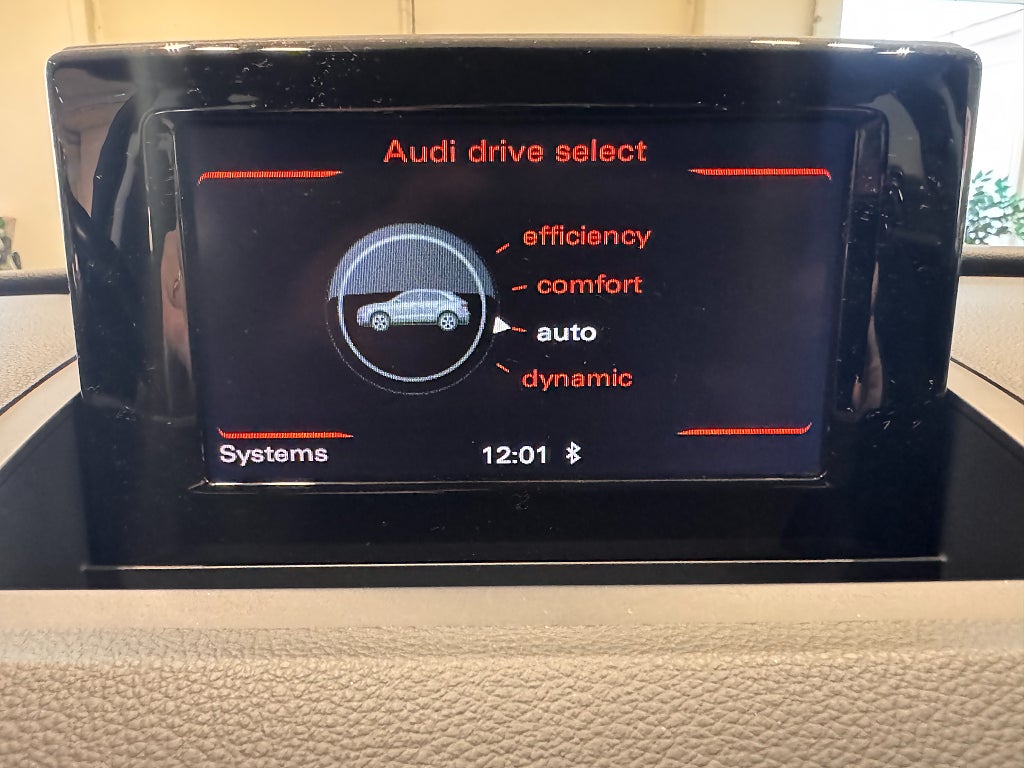 Audi Q3 2017 - miniatyr 24