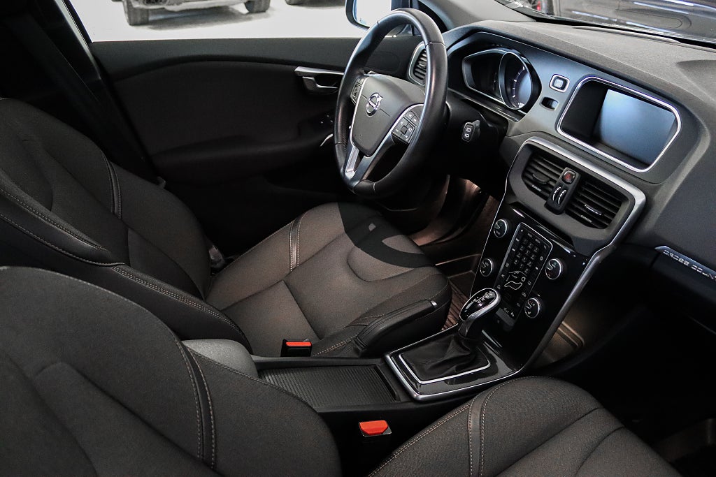 Volvo V40 Cross Country D3 Momentum Värmare Navi VoC B-Kam