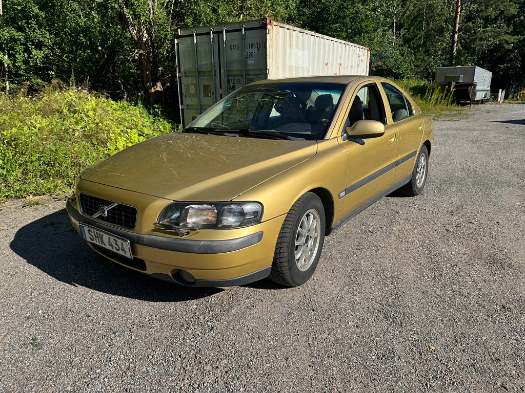 Volvo S60 2.4 guld 