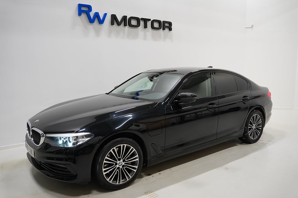BMW 530e Performance 252hk Sedan Sport line Drag B-kamera P-värm