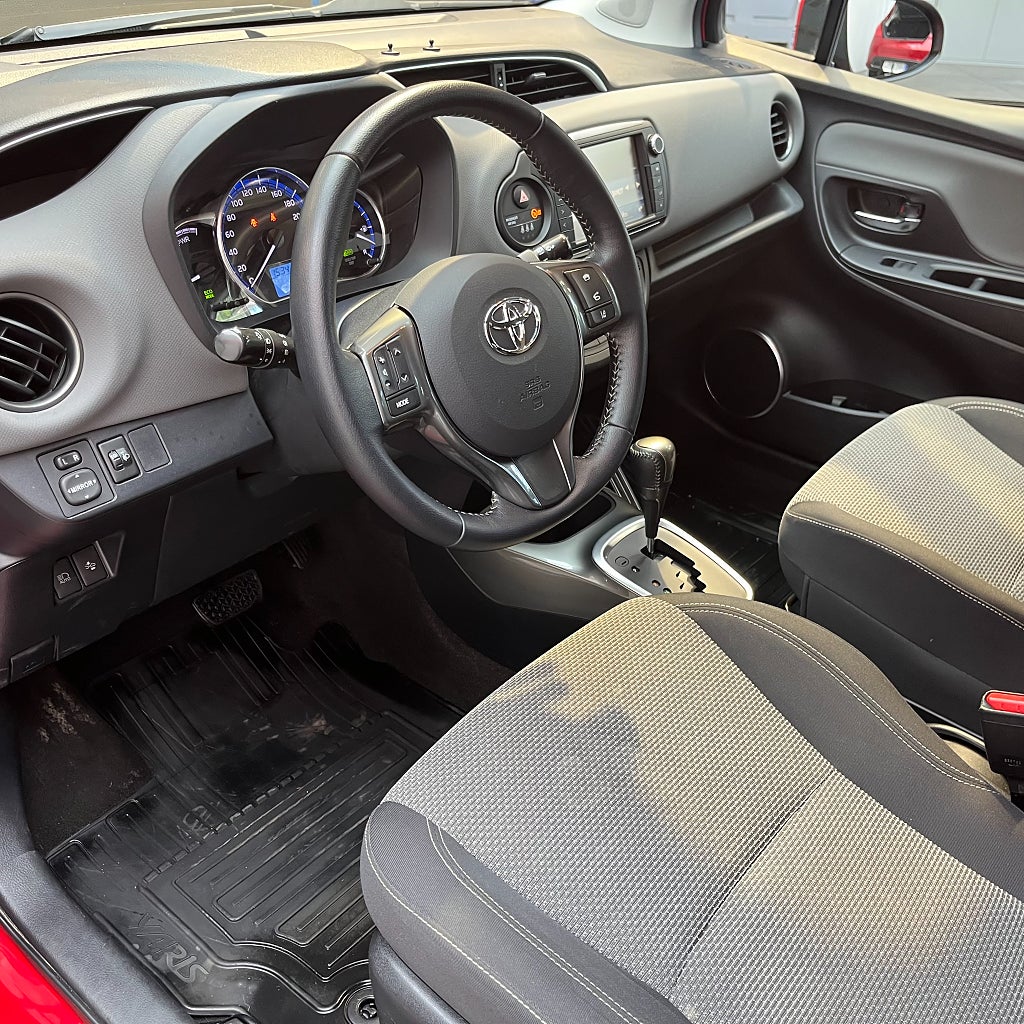 Toyota Yaris Hybrid e-CVT Active, Edition Feel Värmare 1 ägare!