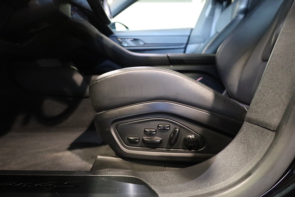 Porsche Taycan 4S DD+ 571HK Navi Pano Kamera Sport Chrono Matrix 2020