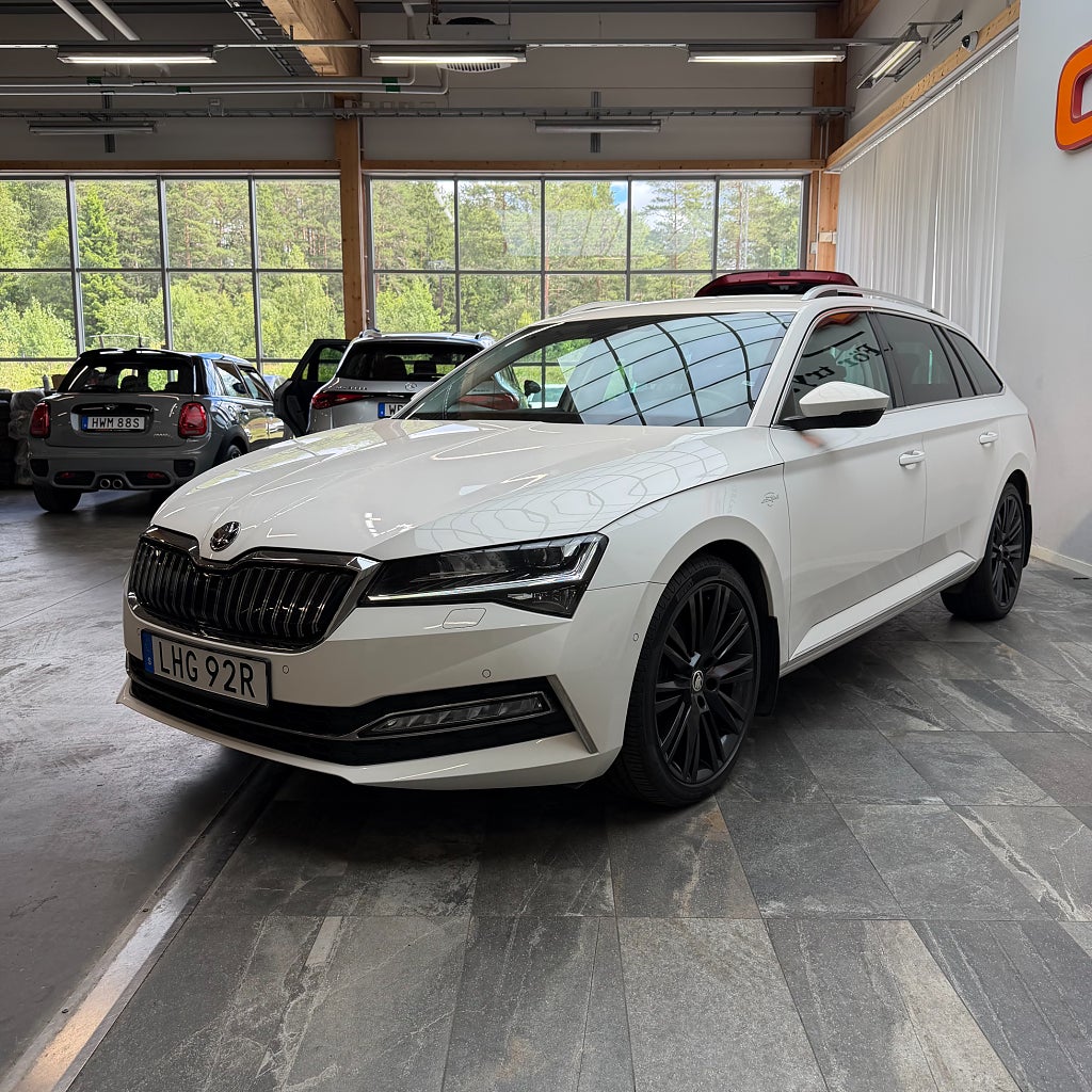 Skoda Superb iV Kombi 1.4 TSI L&K Carplay Backkamera Värmare Drag