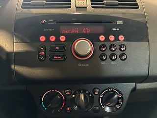 Suzuki Swift 5-dörrar 1.3 DOHC 16V VVT Manuell Drag – bild 16