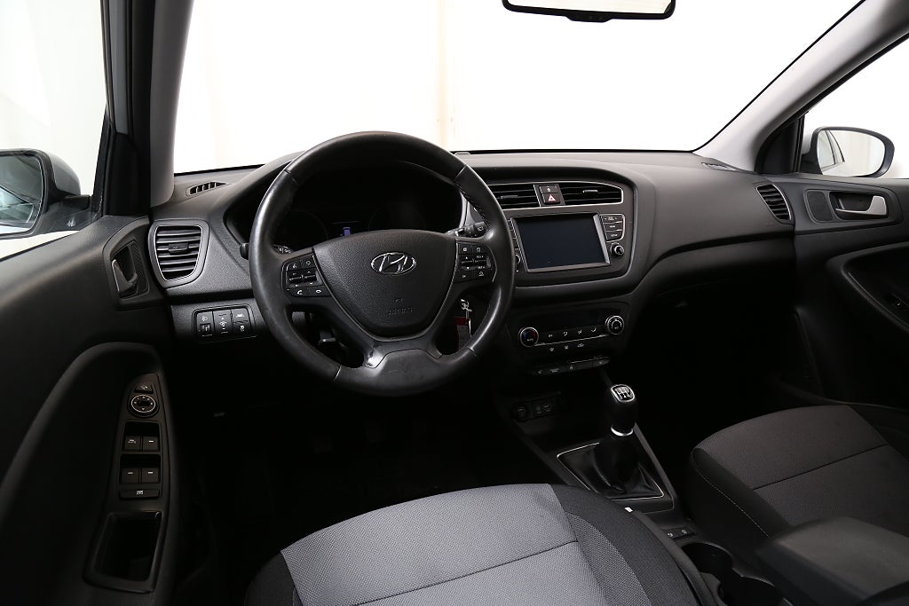 Hyundai i20 1,2 Premium 1ägare CarPlay Kamera P-sensor 2019