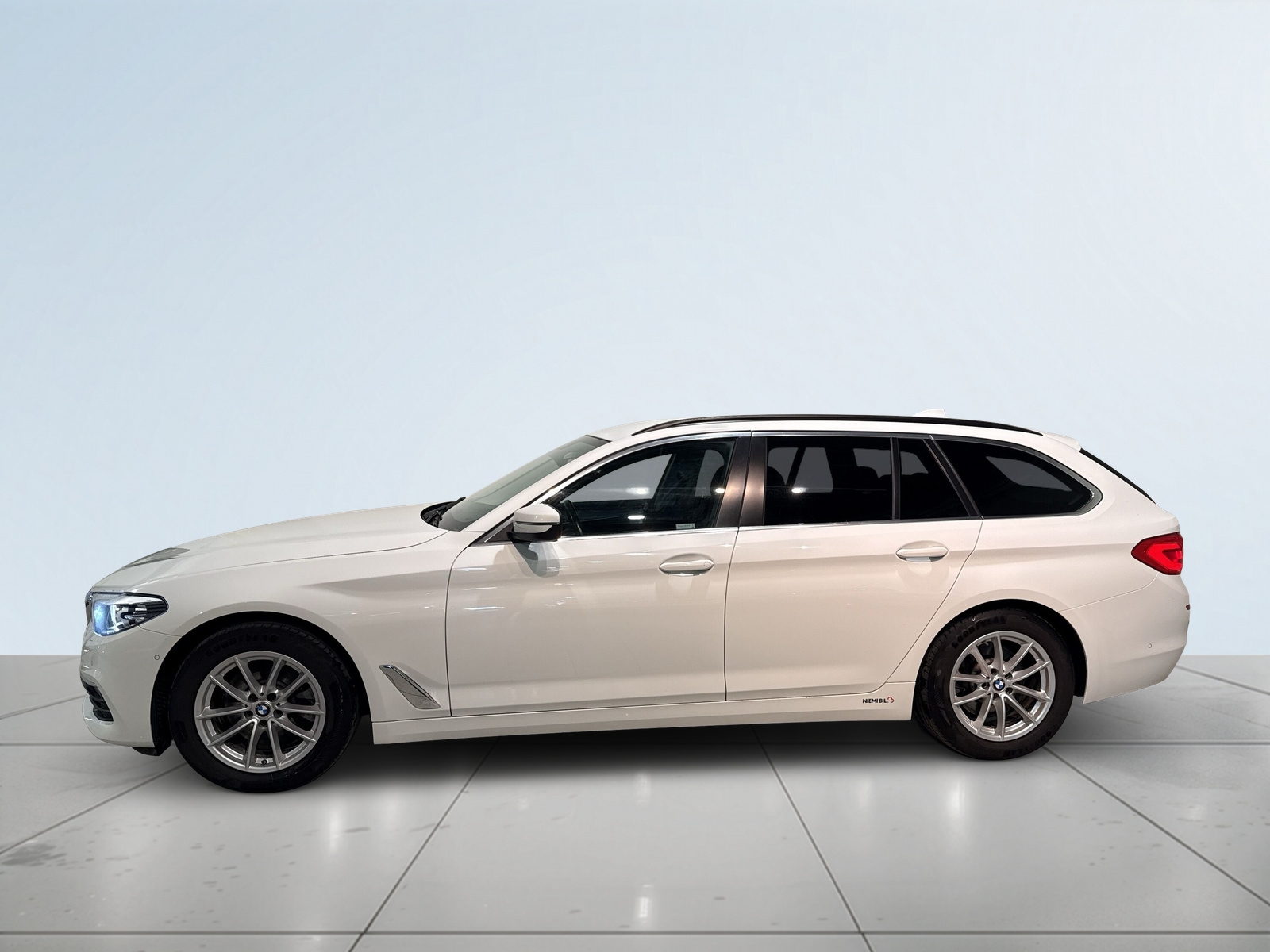 BMW 520 d xDrive Touring 2018, kuva 4/44