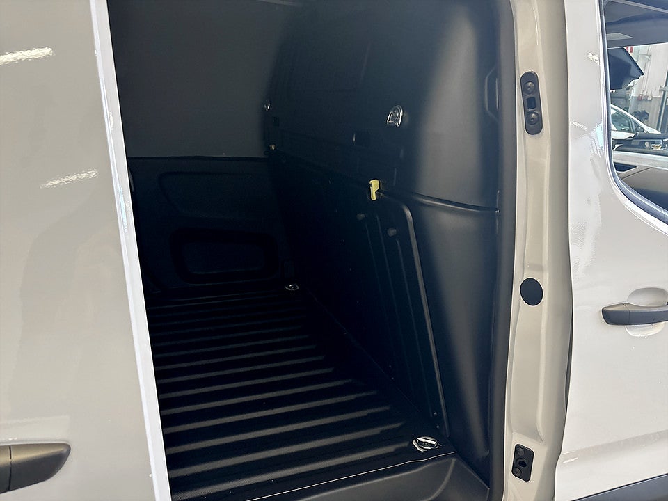 Bild på Opel Combo 130hk Aut L2 - EDITION! VÄRMARE & DRAGKROK