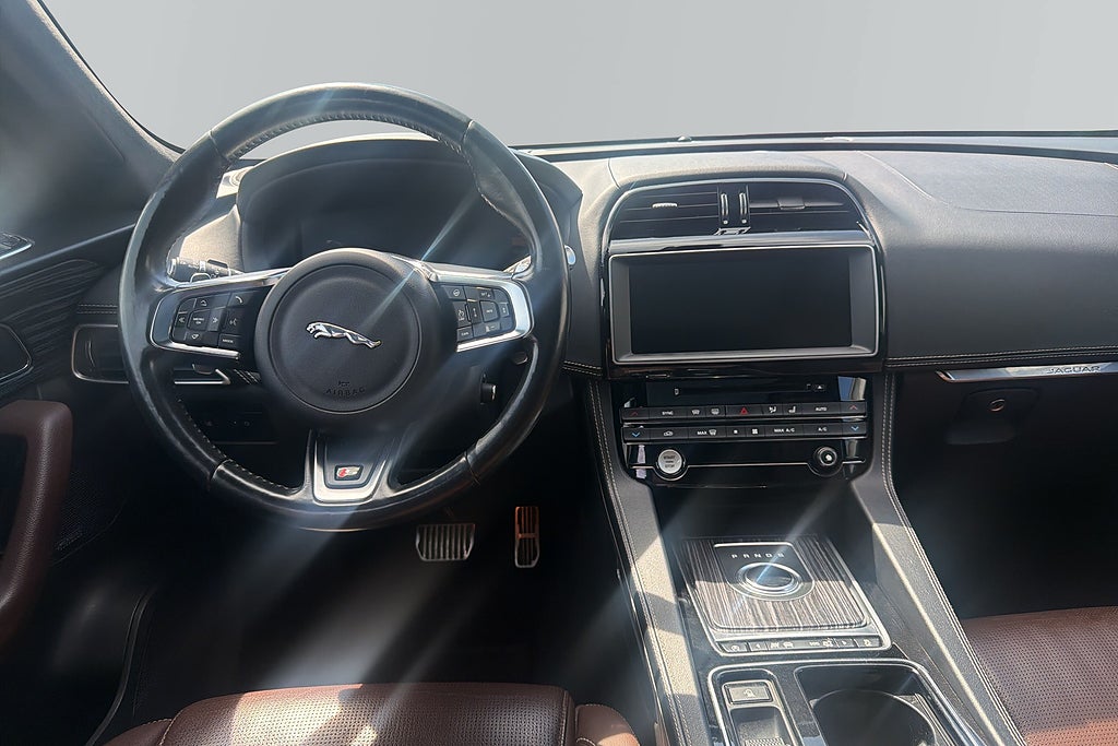 Jaguar F-Pace 2017
