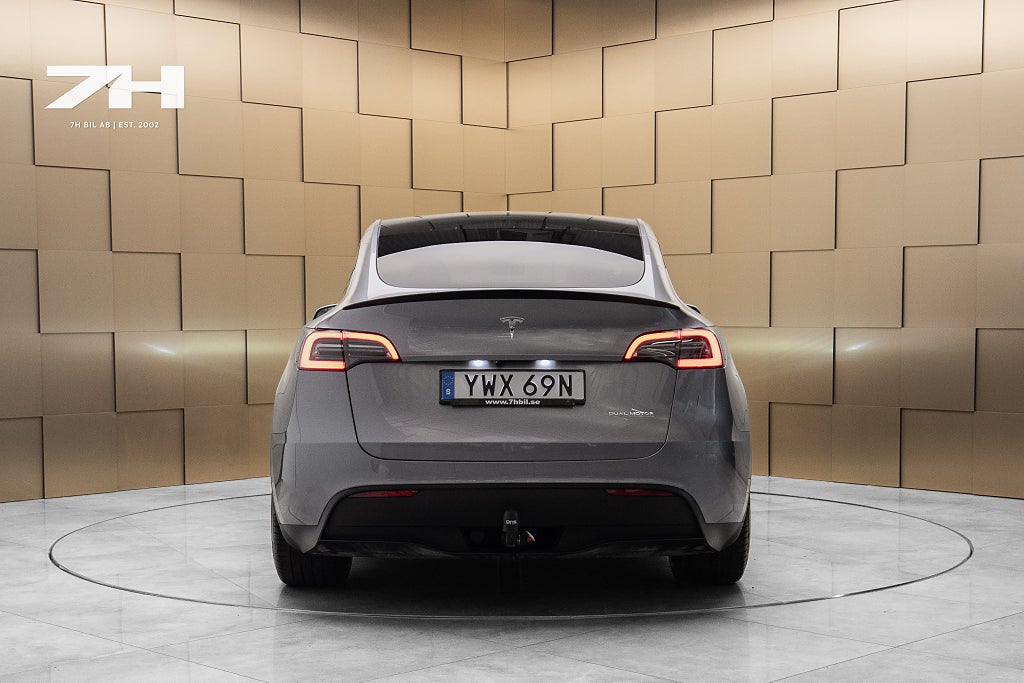 Tesla Model Y Performance / Dragkrok / Autopilot