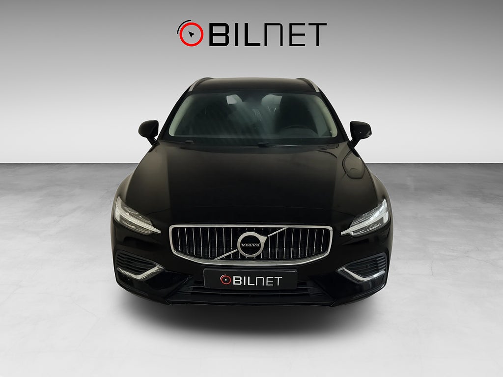Volvo V60 Recharge T8 AWD *3,99%* Plug-In Pano Navi Kamera VOC