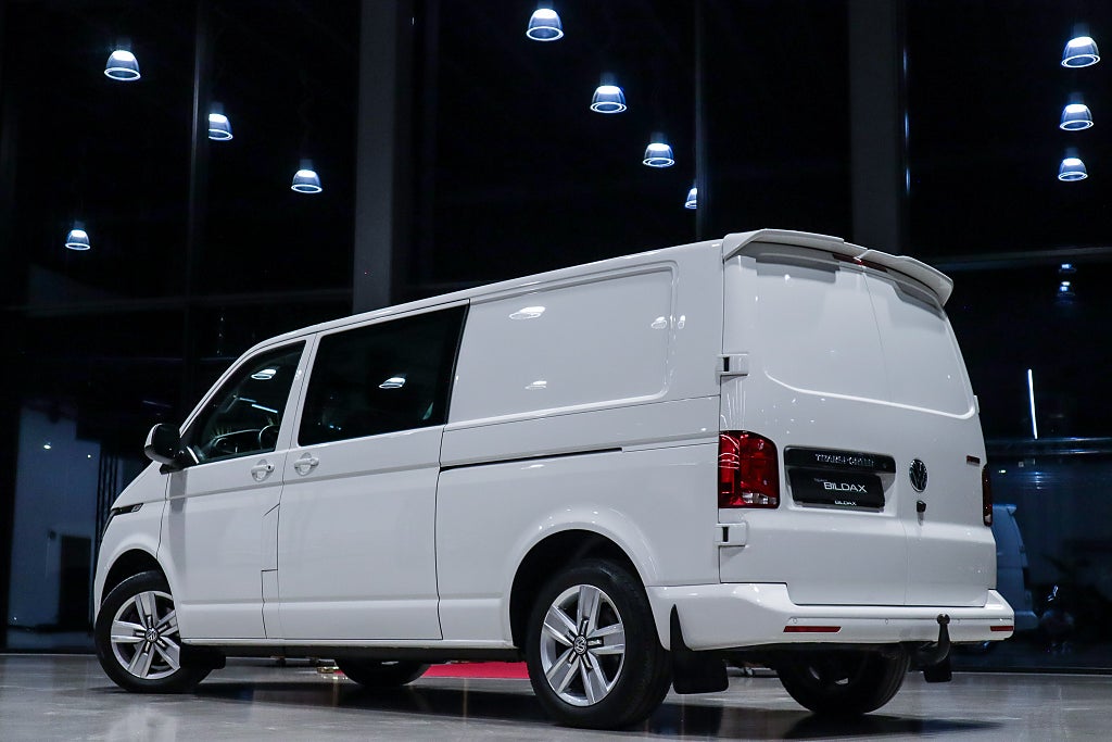 Volkswagen Transporter KOMBI T30 TDI 4M LÅNG DSG COCKPIT LED DUBBLA DÖRRAR 