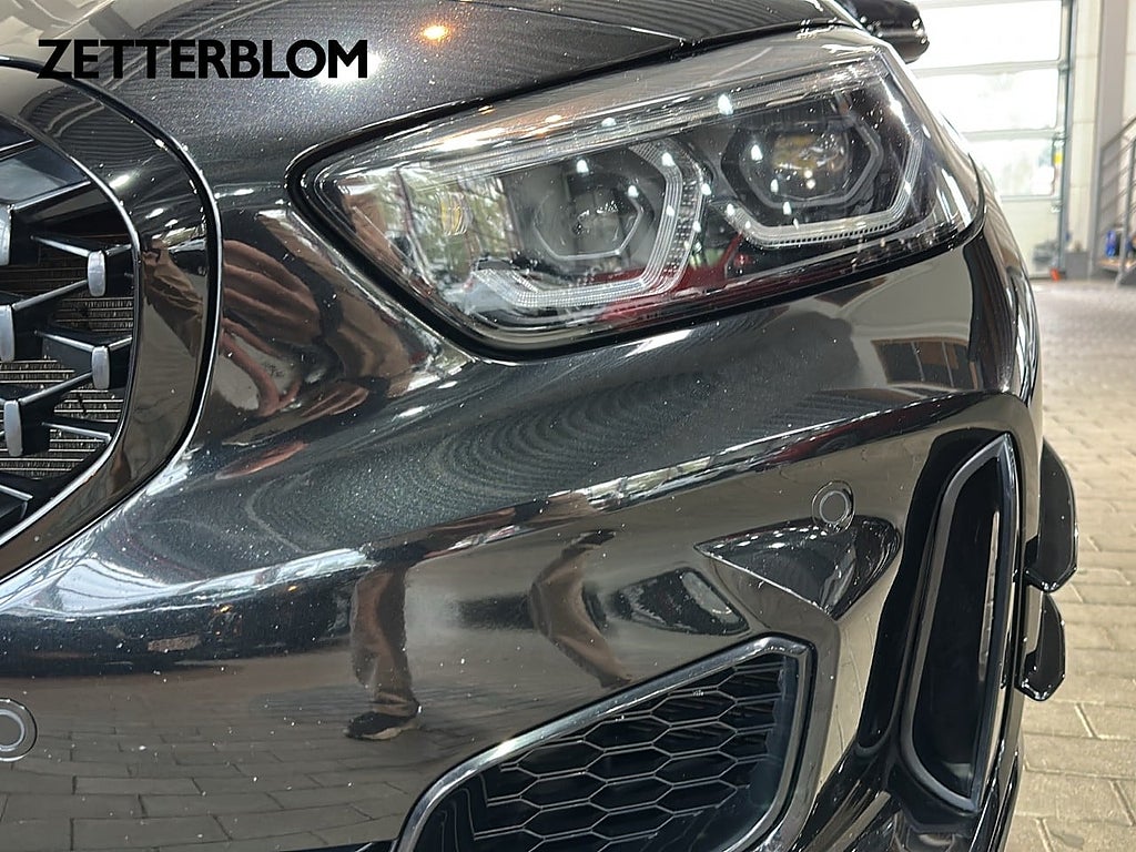 Halvkombi BMW M135i 21 av 23