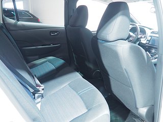 Halvkombi Nissan Leaf 8 av 22
