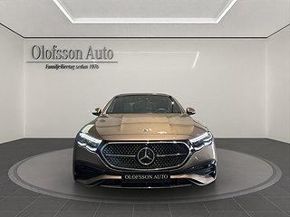 Sedan Mercedes-Benz E 4 av 15