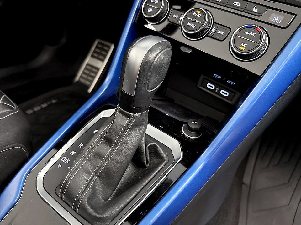 Bild på Volkswagen T-Roc R-Line 1.5 TSI 150hk Aut - B-KAMERA, CARPLAY