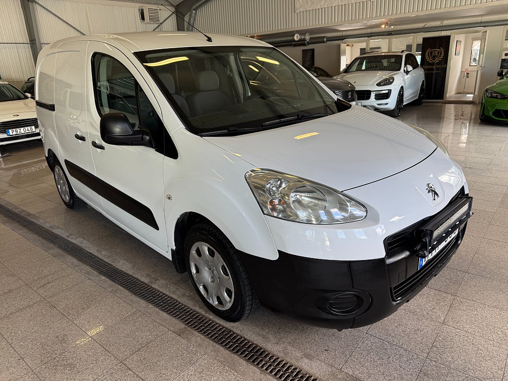 Peugeot Partner 1.6 HDi 90hk 3-sits Värmare Drag 