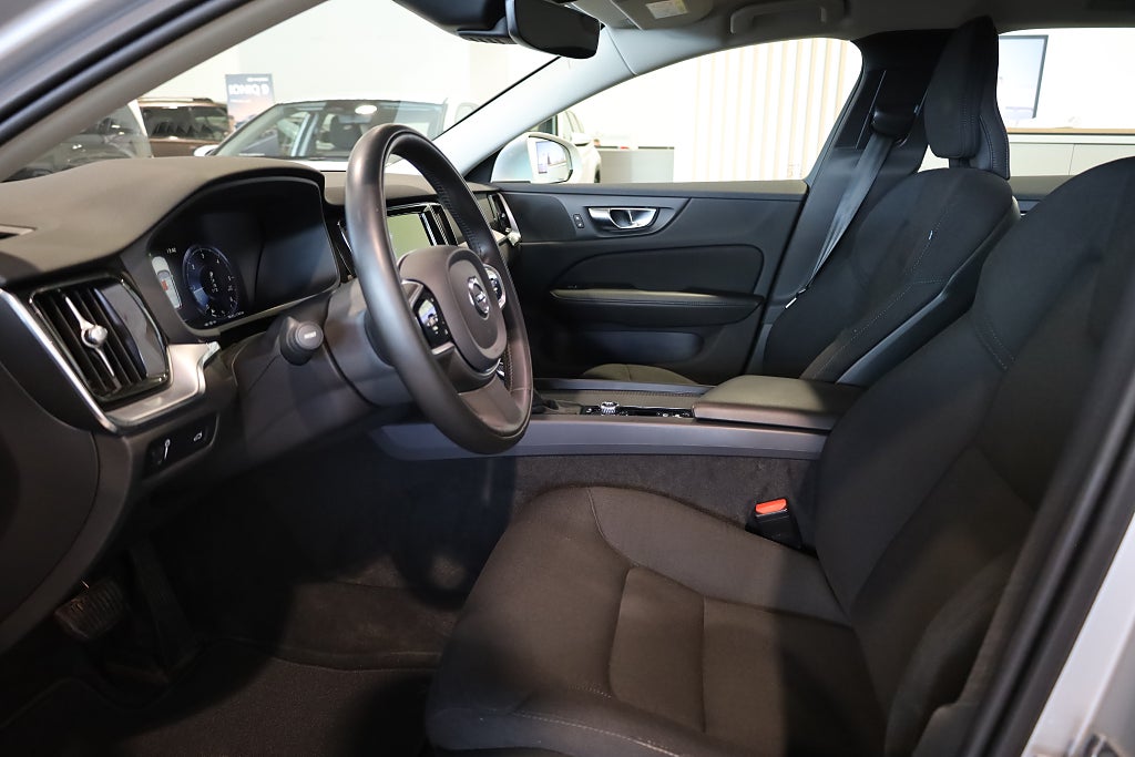 Volvo V60 D4 AUT Momentum Advanced SE II Drag Navi VOC Moms 2021