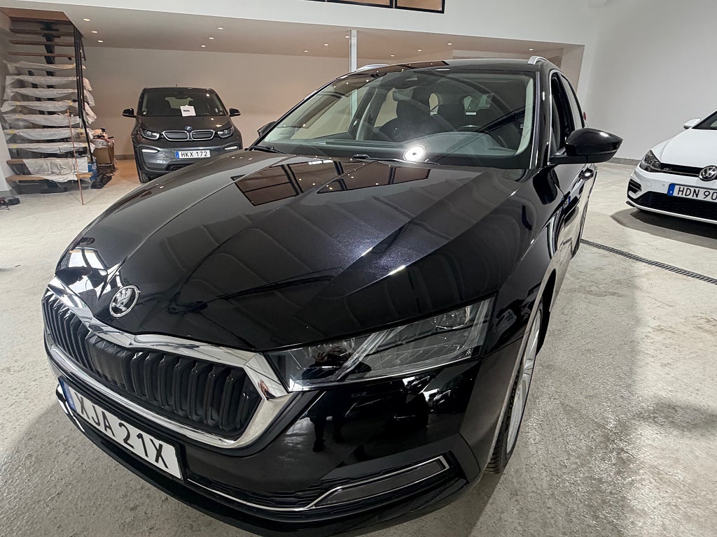 Skoda Octavia Kombi 2.0 TDI 4x4 Style Värmare/Kamera/Moms/ Eu6